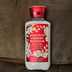 NEW Bath & Body Works Japanese Cherry Blossom Moisturizing Lotion - Red & White